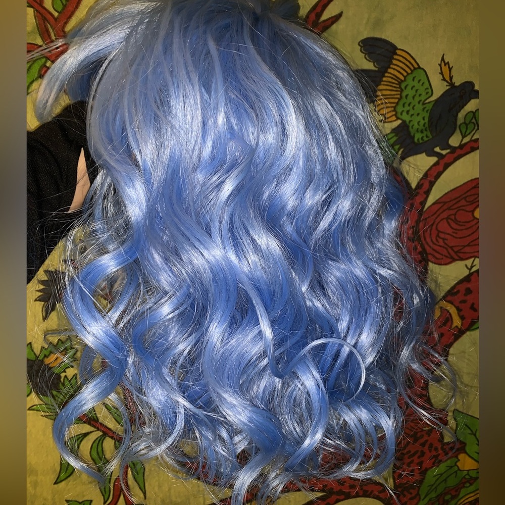 Light blue curly synthetic Bob wig with bangs Basic cap new HF - Picture 5 of 10